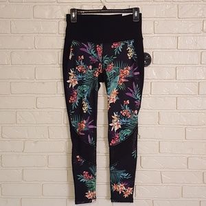 Xersion Capri size Small